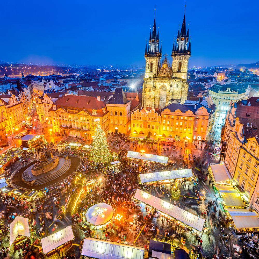 PRAGUE-FESTIVE-CHRISTMAS-MARKET
